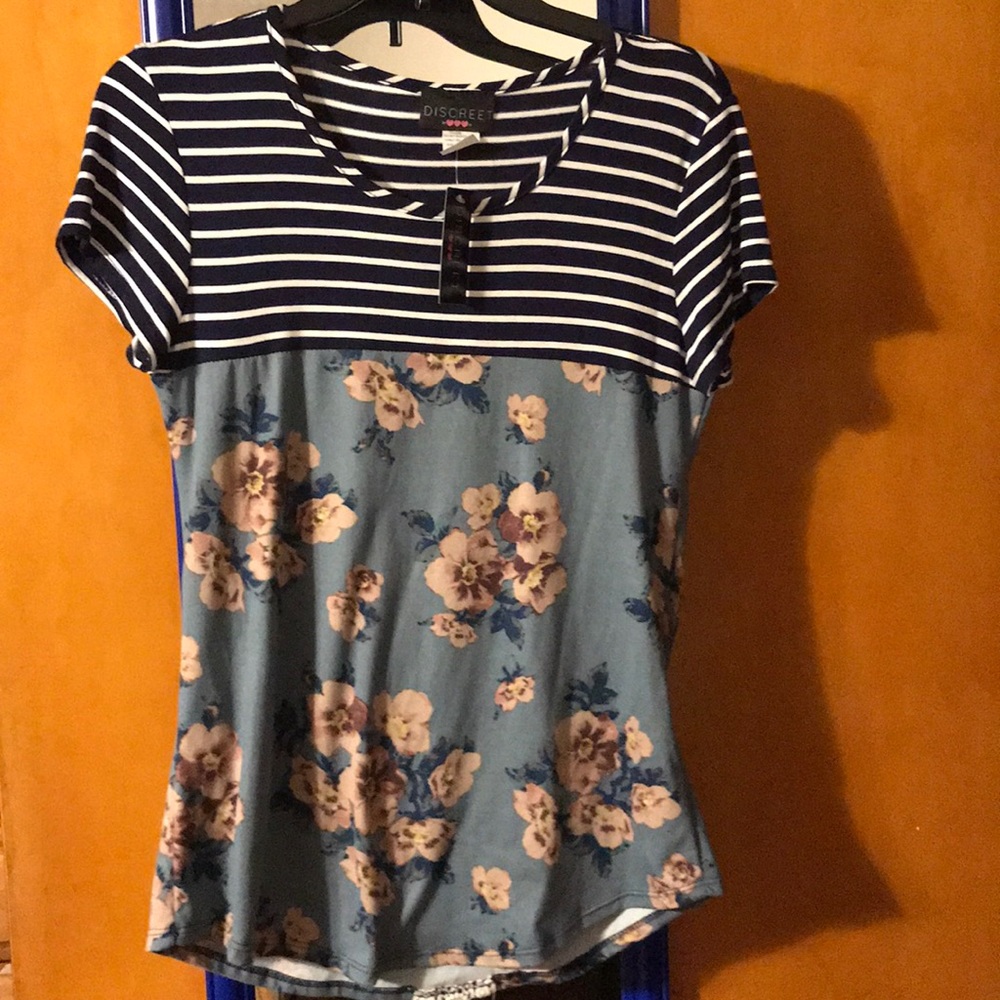 Flower/stripes short sleeve shirt.